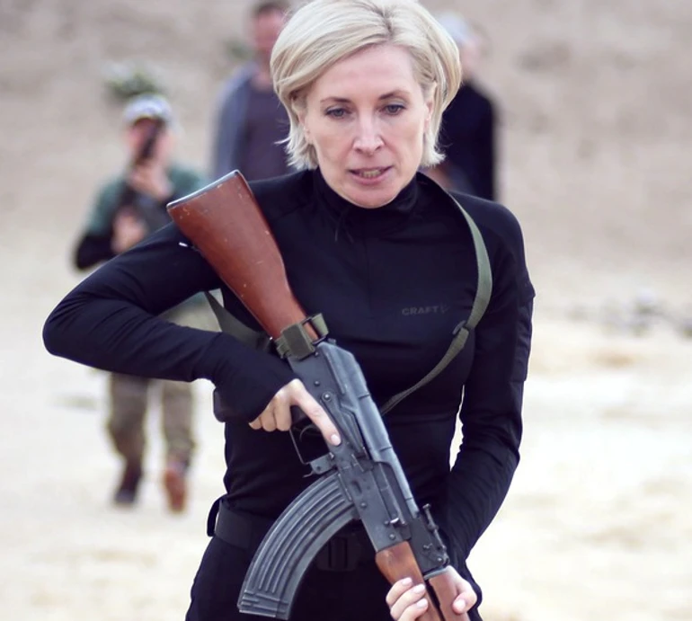 Чудовий заряд енергії: озброєна Верещук показалася на навчаннях. Фото