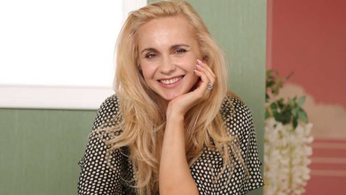 До літа готова: Ребрик замилувала 1-річною дочкою в бантику і в зефірному луці