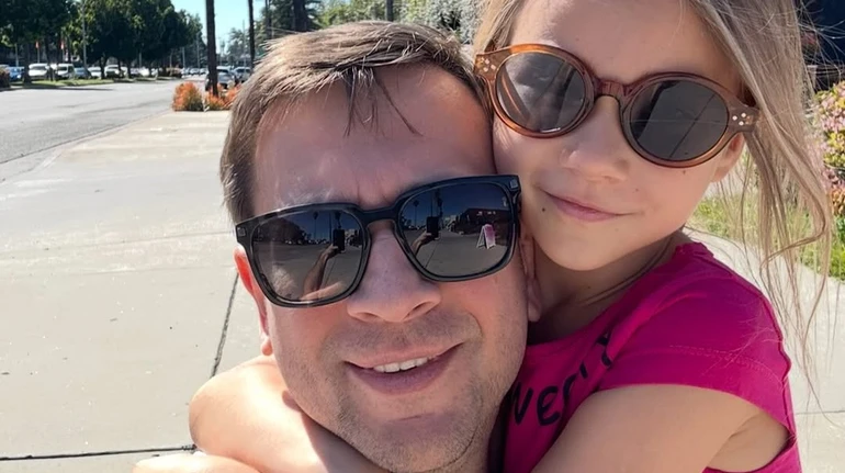 Після скандальної заяви Логунової: Ступка з колишньою об'єдналися на святі 9-річчя їхньої доньки