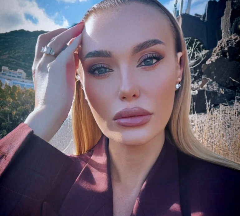 Камінська в лосинах і топі похизувалася стрункістю у спортзалі