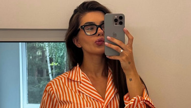 Дружина Остапчука топлес і в трусиках заселфилася в дзеркалі під час зборів на моду