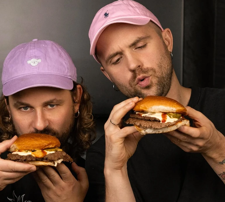 Кацурін поділився рецептом соковитого смеш бургера. Відео