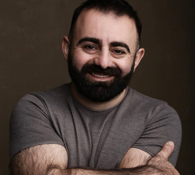 Коротше, травма черепа: Арзуманян опинився в лікарні після падіння в оркестрову яму. Скріни