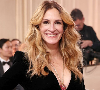 Джулія Робертс насмішила б'юті підготовкою до Золотого глобусу, на якому з'явилася з полуничкою у глибокому декольте