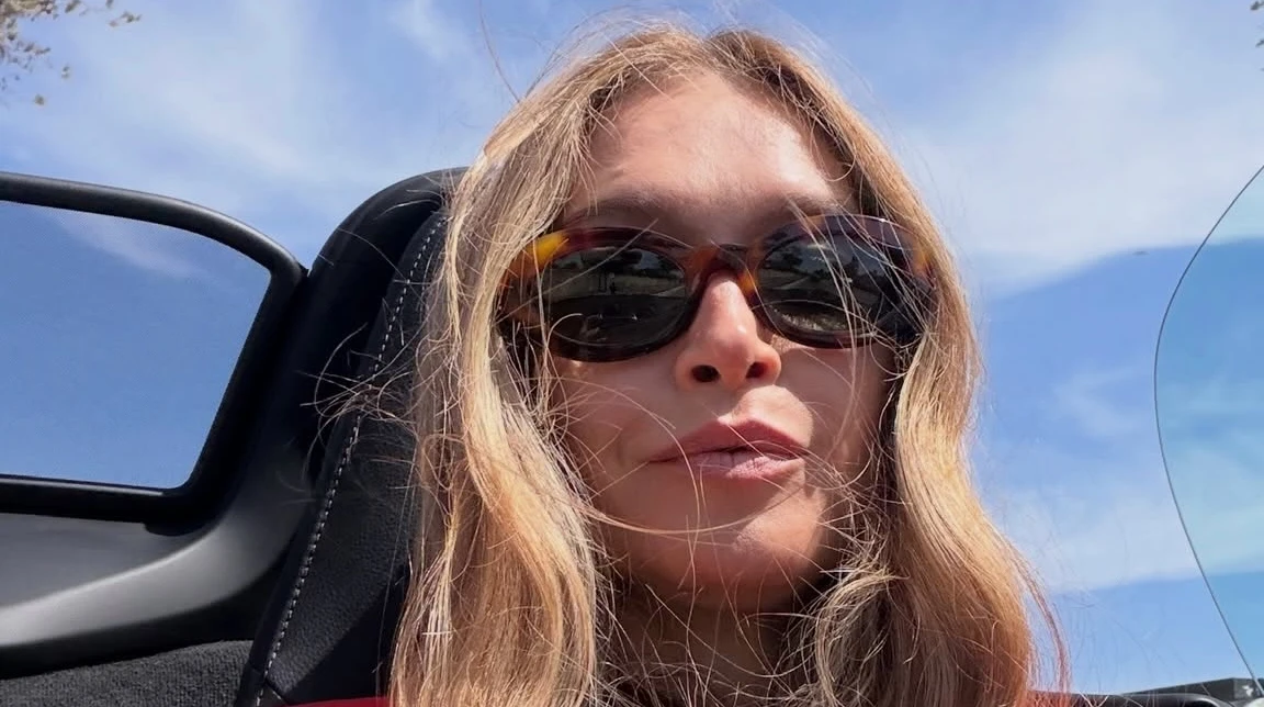 Брежнєва з молодшою донькою похвалилася щасливим днями у Португалії. Фото