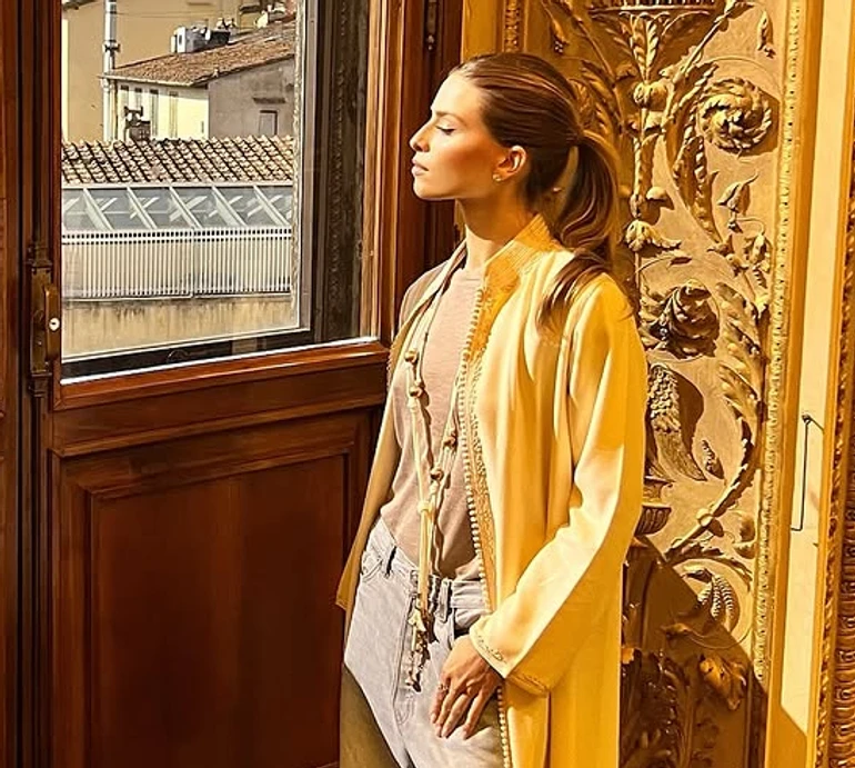Онука Ротару в плащі трендового кольору весни насолодилася красотами Флоренції