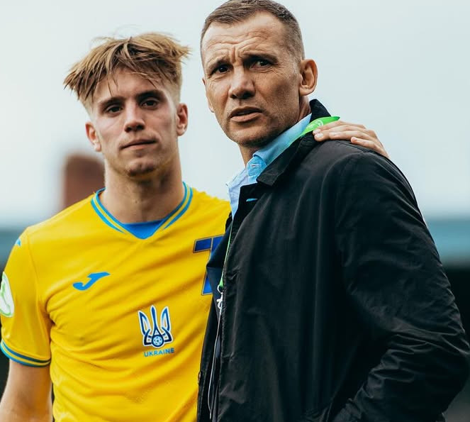 Пишаюся: Шевченко похвалився 18-річним сином у мантії випускника