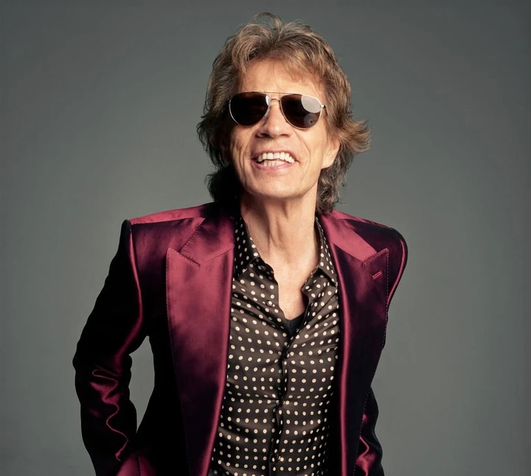 Справжній хижак: 82-річний Джаггер похизувався своїм луком із новорічної вечірки