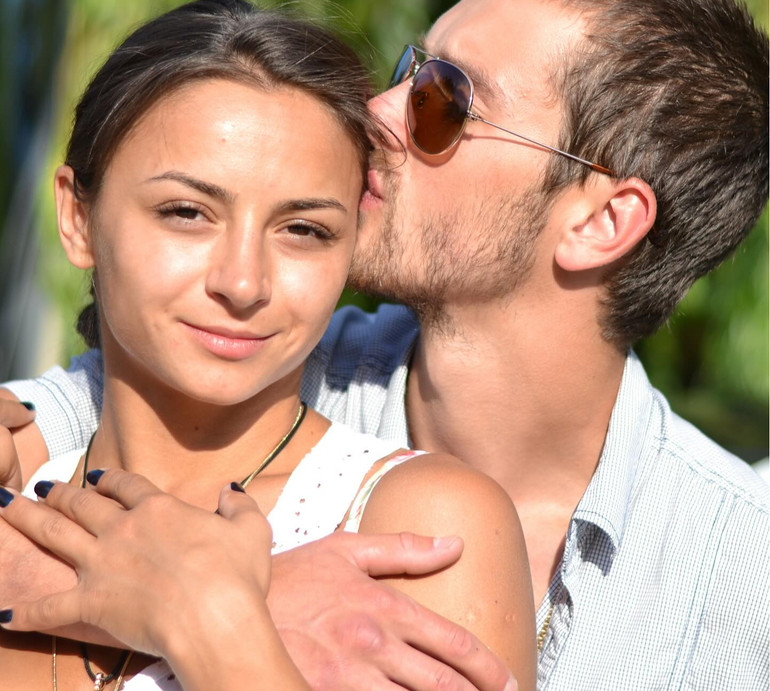 Твоя до кінця і попри все: Гвоздьова на честь 10-ї річниці шлюбу згадала романтичні моменти з чоловіком