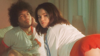 Гомес у День закоханих показала ніжні цілунки з нареченим у новому кліпі