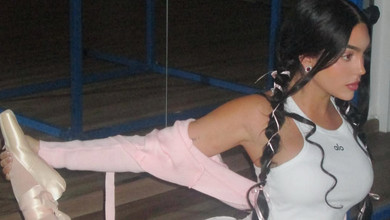 Наречена Роналду на рожевих пуантах та в спідничці-плісе уявила себе балериною. Фото