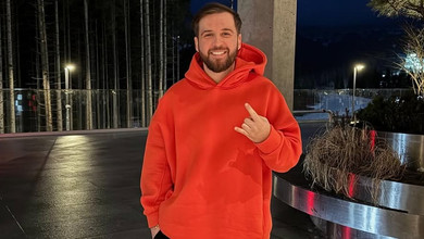 Юнак пішов на побачення: Танчинець замилував фото 7-річного сина з трояндами і шоколадкою