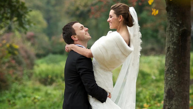 Голуби, вінчання та чорний мерседес: Решетнік на 15-ту річницю шлюбу показав ексклюзивні весільні кадри