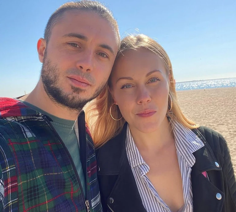 Тополя назвав суму, в яку їм із ексдружиною обійшлося відновлення квартири після обстрілу