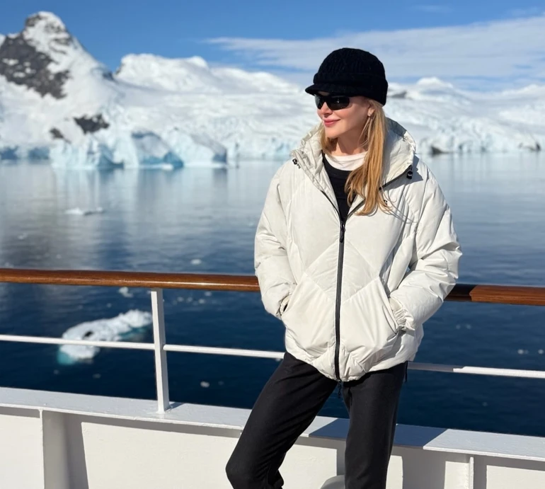 Мій 7-й континент: Кідман із доньками та сестрою помилувалася пінгвінами в Антарктиці. Фото