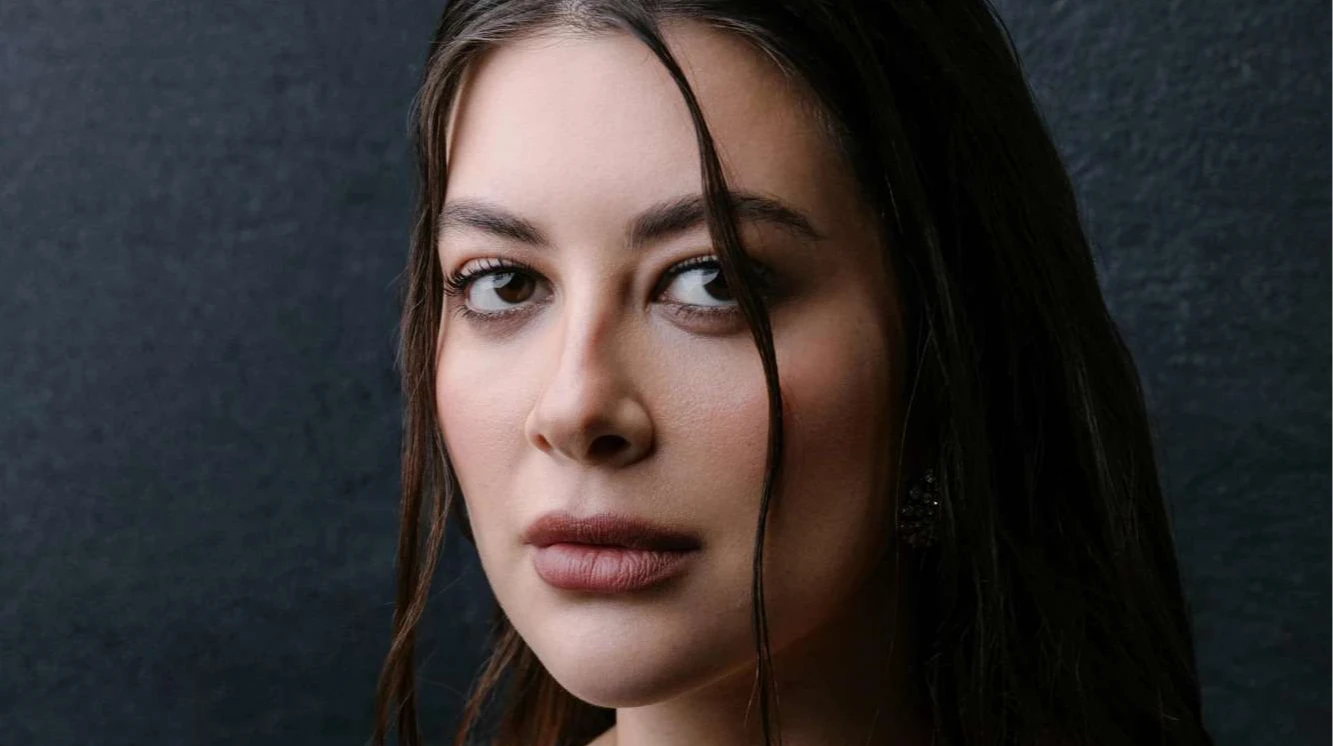 З немитою головою і без жодного макіяжу: Раміна про вигляд поза кадром, медитацію в супермаркеті та стосунки з Героєм України