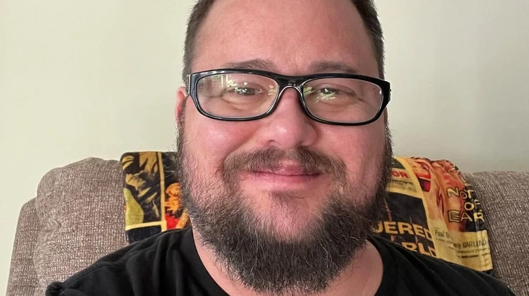 Трансгендерний син Шер та його дружина поділилися фото зі свого весілля