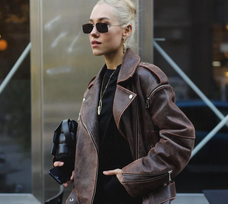 Білі сорочки, джинси та шкіряні куртки: речі, які ніколи не виходять з моди. Фото