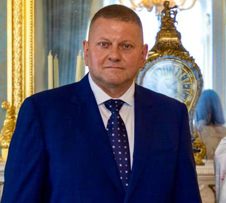 Не уявляю життя без тебе: Залужний щемливо звернувся до дружини та зазнімкувався з нею на тлі Лондона