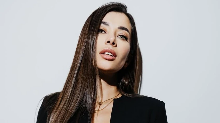 Піднабрала: Неплях у маленькому бікіні показала, як виглядають її 63 кіло