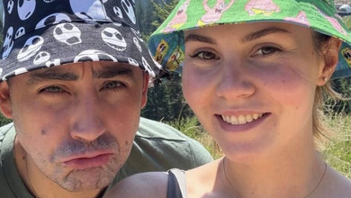 Медовий місяць утрьох: Константиновський та його дружина показали, куди гайнули після весілля. Фото