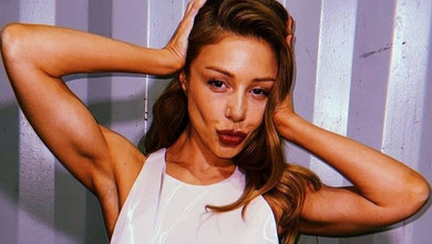 Відтискання, бокс та йога: Кароль в обтислому спортлуці показала своє тренування просто неба