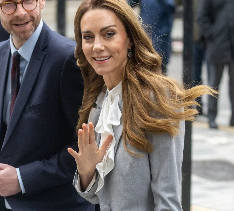 Сірий костюм і чимала торбина: Міддлтон у діловому луці відвідала бізнес-саміт у Лондоні