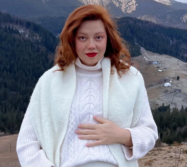 Не можу звикнути до цієї магії: депутатка Шкрум посвітила оголеним вагітним животиком для ФОТО