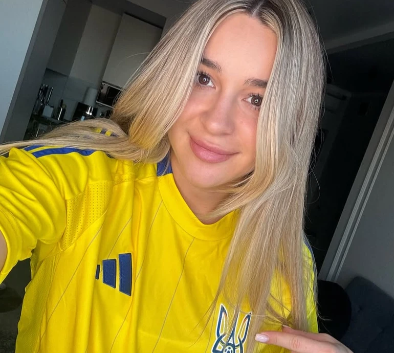 Моя душа: Терлюга на півріччя дочки попозувала з нею в рожевих луках