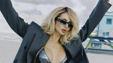 Навіжена божевільна дитина: Лобода у костюмі поверх крихітного бікіні привітала себе з 43-річчям. Фото