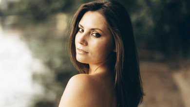 Тримати свій баланс: Хижняк у бікіні на пляжі вразила стійкою на руках. Фото