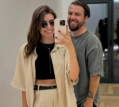 Танчинець із нареченою влаштували нічні танці з цілунками під снігом. Відео