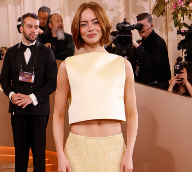 Лопес і Лоуренс у прозорих сукнях, Ортега зі звабними вирізами та Стоун у трендовому кольорі: зіркові луки на Золотому глобусі 2026