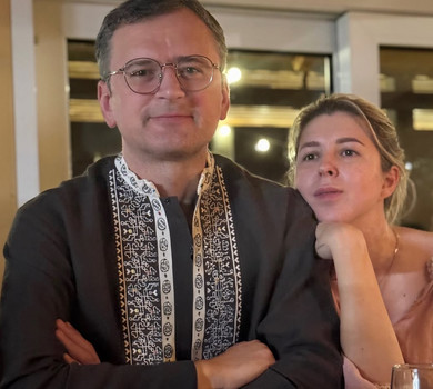 Мій краш та моє все: кохана Кулеби романтичним фото привітала його з 44-річчям