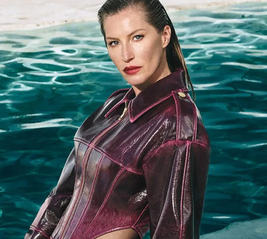 Бюндхен у шкіряних жакетах та спідньому ефектно попозувала в басейні для кампейну. Фото