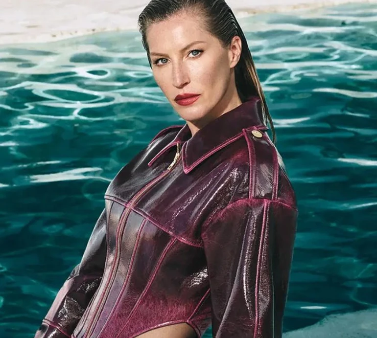 Бюндхен у шкіряних жакетах та спідньому ефектно попозувала в басейні для кампейну. Фото