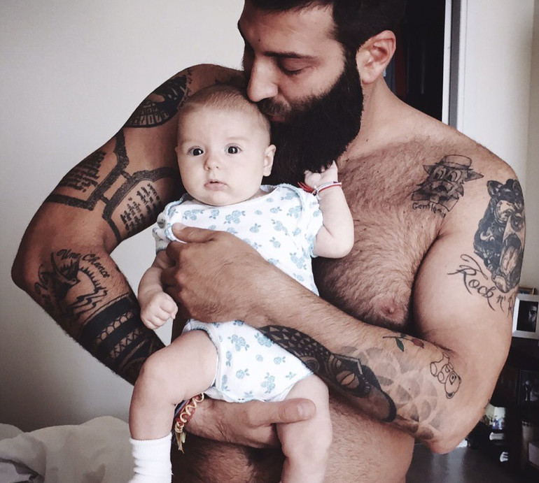 Нікого не зможу любити так сильно: Салем розчулив обіймами з маленькою дочкою і розповів про свій досвід батьківства. Фото