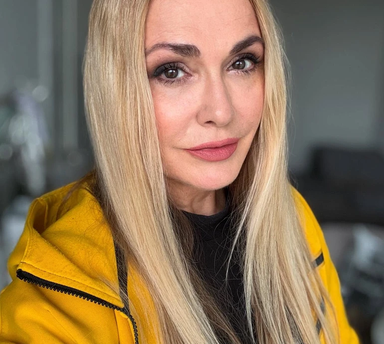 Бадьорить: Сумська в лосинах показалася на тренажері, який їй подарувала дочка