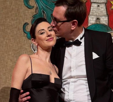 Вагітна Бевза у сукні власного дизайну та Омелян у метелику розважилися на балу в Австрії. Фото