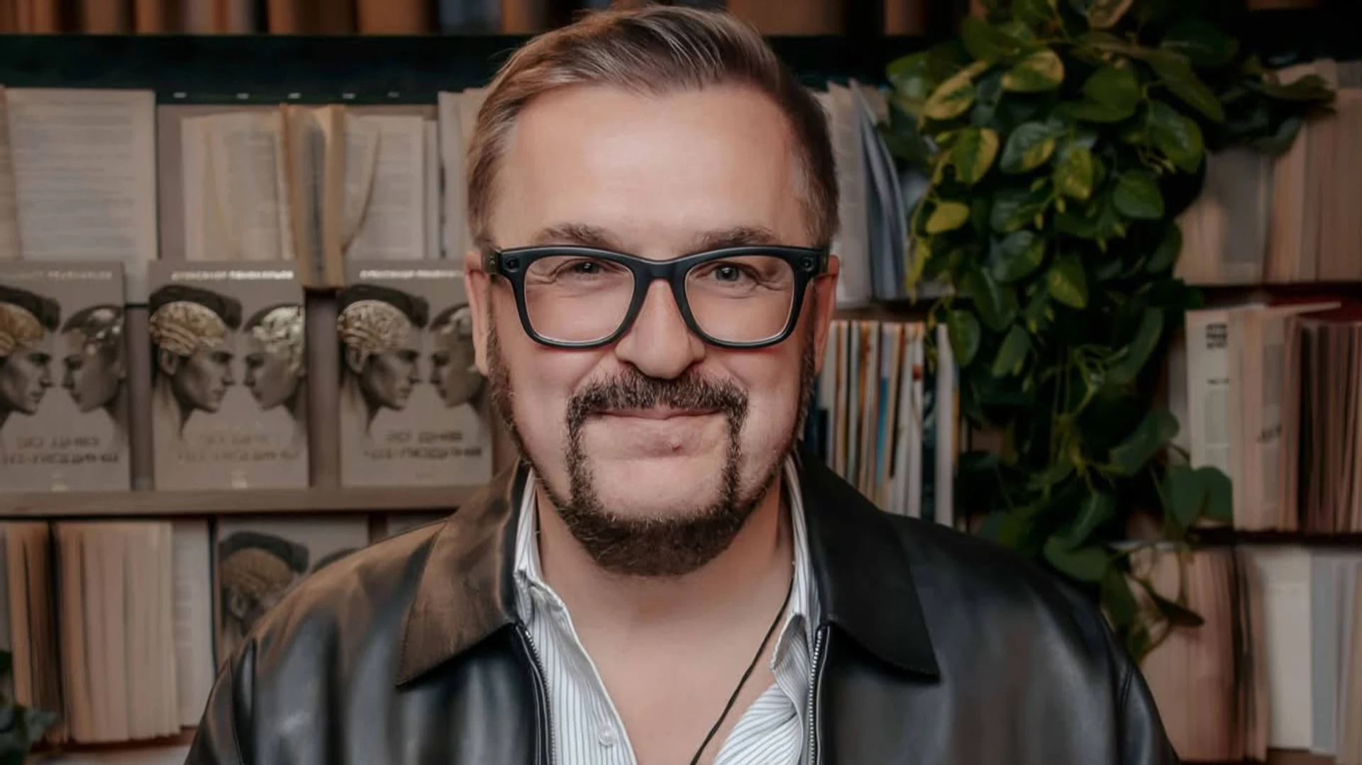 Книга, звинувачення в абʼюзі і таємнича дружина: цікаві деталі з життя Олександра Пономарьова