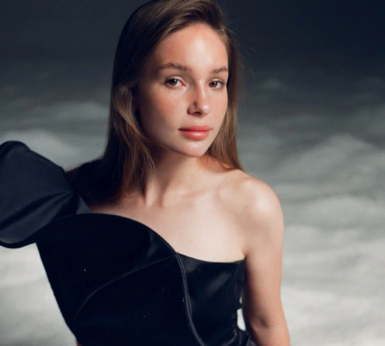 Героїня ЗСУ Данилкіна попозувала для новорічного кампейну Гасанової