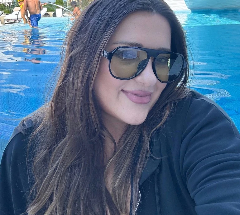 На море: Могилевська вирушила у подорож із доньками та поділилася милими відео