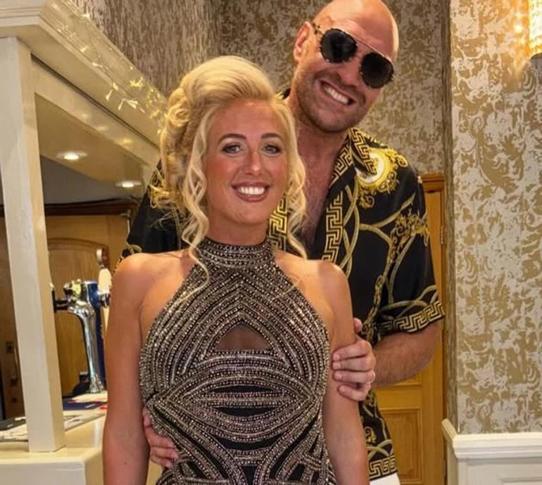 Плем'я: Ф'юрі показався з дружиною у шортиках та сімома дітьми на відпочинку. Фото