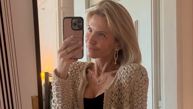 Юрушева у купальнику незвичного кольору похвалилася стрункою фігуркою біля моря в Італії. Фото