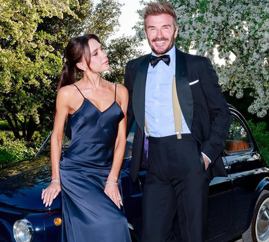 Кохаю: Девід Бекхем замилував цілунками та обіймами з Вікі під час танцю на вечірці. Відео