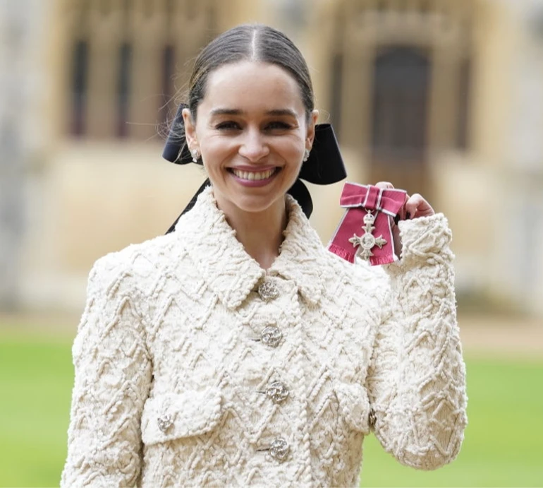 Принц Вільям і королева Дейнеріс: Емілія Кларк отримала почесну відзнаку в Віндзорському палаці