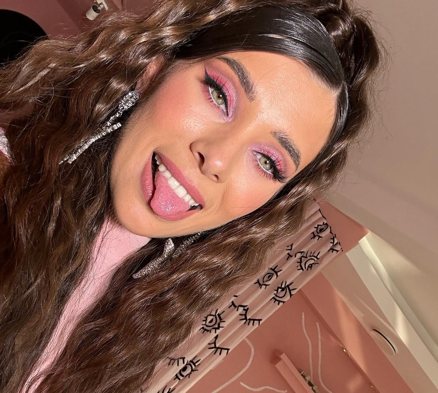 Пішла гуглити: Неплях відреагувала на чутки щодо надання ескорт-послуг Палатному і Кличку