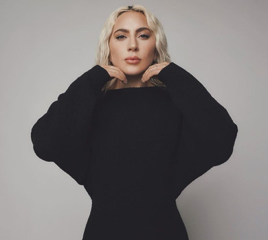 Lady Gaga з круглим животиком запідозрили у вагітності. Фото