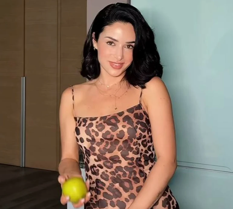 Огнєвіч у леопарді повчила, як готувати легкий яблучний десерт