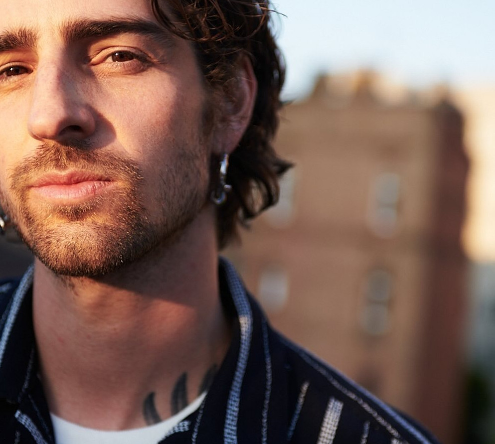 Доросла дівчина досі самотня: Дантес чуттєво переспівав хіт Білик 1997-го року. Відео